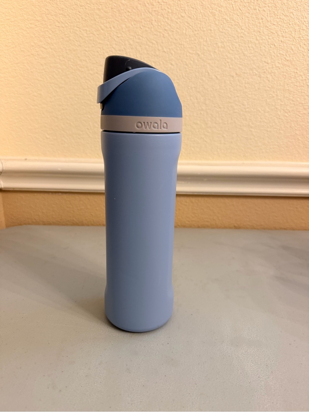 Owala FreeSip Stainless Steel Blue Water Bottle